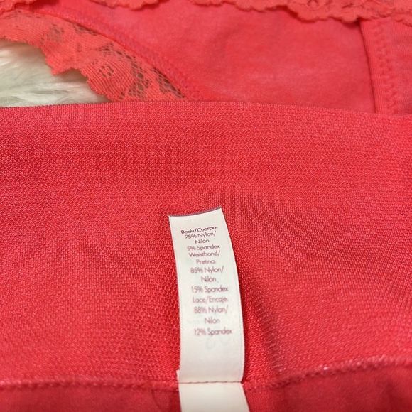 Super Soft Secret Treasures Thong Panties. Size 4-6 - Picture 4 of 5